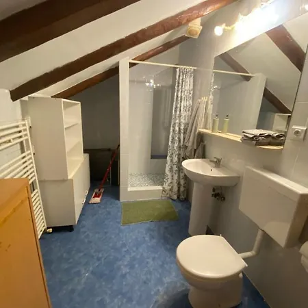 This Is Not Open! Asked Them To Take Off This Property!! Please Do Not Reserve! Apartment